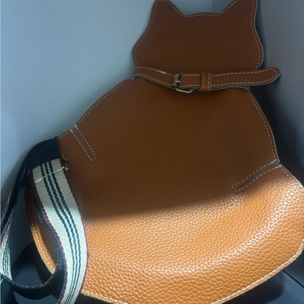Stylish Tan Cat-Shaped Crossbody Bag